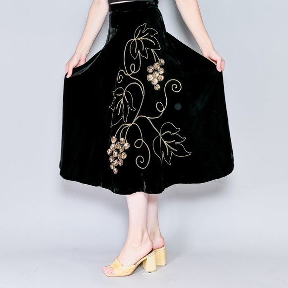 706. VINTAGE Grapes Wine Black Velvet Midi Skirt with Gold Sequin Embroidered - Picture 6 of 11